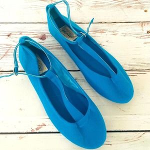 BN, NW Strapped Flats